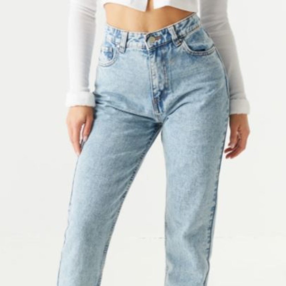 Ultra High Rise Light Wash Mom Jean